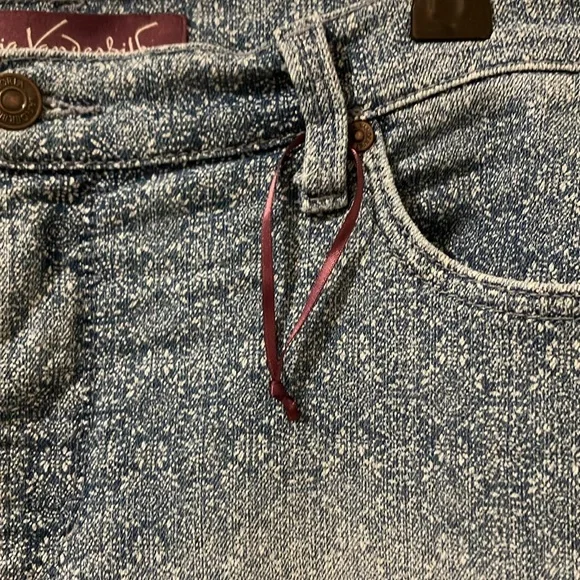 NWOT 12P GLORIA VANDERBILT AMANDA STYLE LIGHT BLUE PATTERNED JEANS - Picture 2 of 9